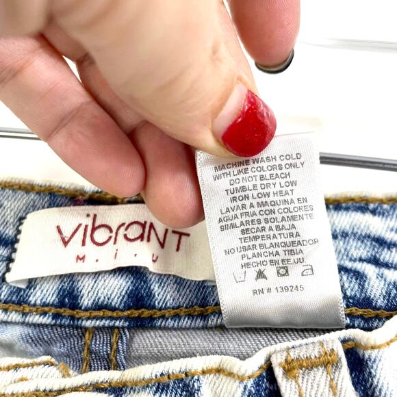 VIBRANT MIU Acid Washed Hi Rise Distressed Denim Shorts - Picture 5 of 11